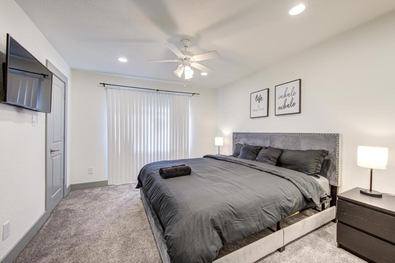 Trendy Midtown Apt, Walk To Shops & Sites, Pets Ok Houston Exterior photo