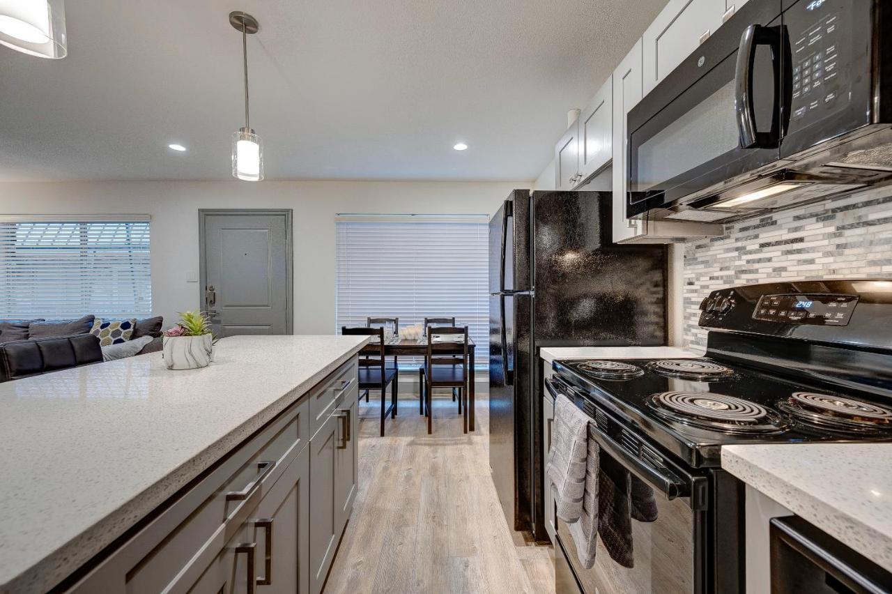 Trendy Midtown Apt, Walk To Shops & Sites, Pets Ok Houston Exterior photo